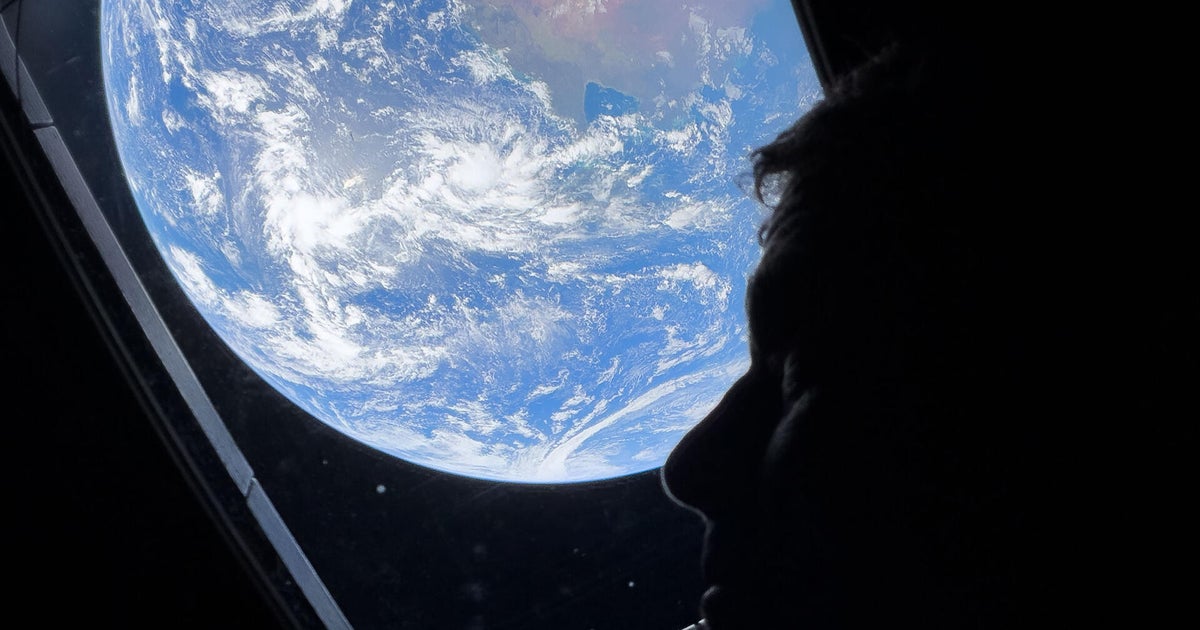 Trump says he's speaking to Artemis II astronauts tonight