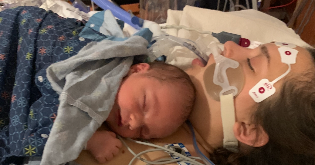 Mom’s labor turns into fight for life after 1 symptom: “I think I’m about to die”