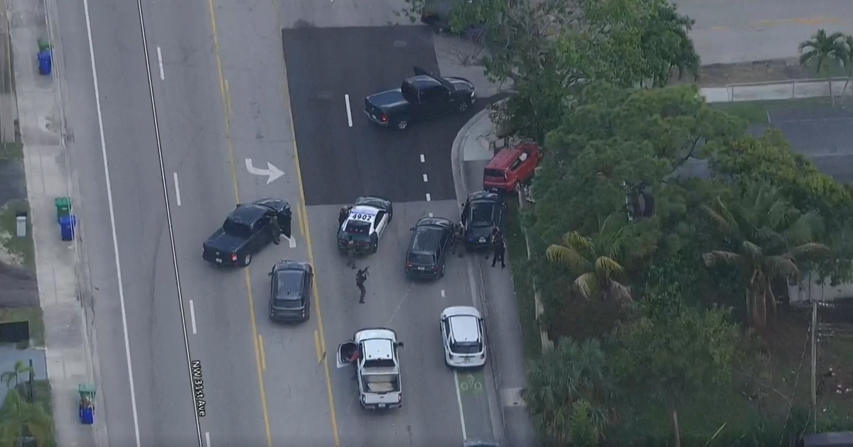 Arrest made after a police chase ends in a crash at a Broward home