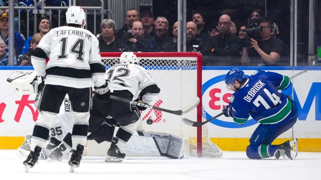 Los Angeles Kings v Vancouver Canucks 