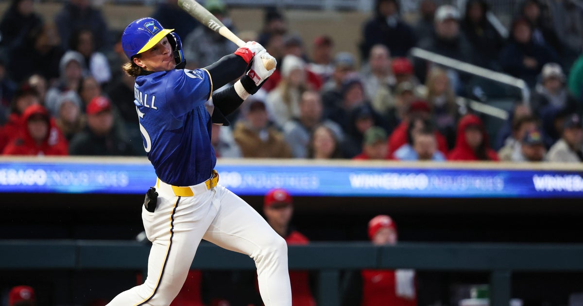 Suárez drives in 2 and Williamson pitches into the 6th as Reds beat Twins 2-1