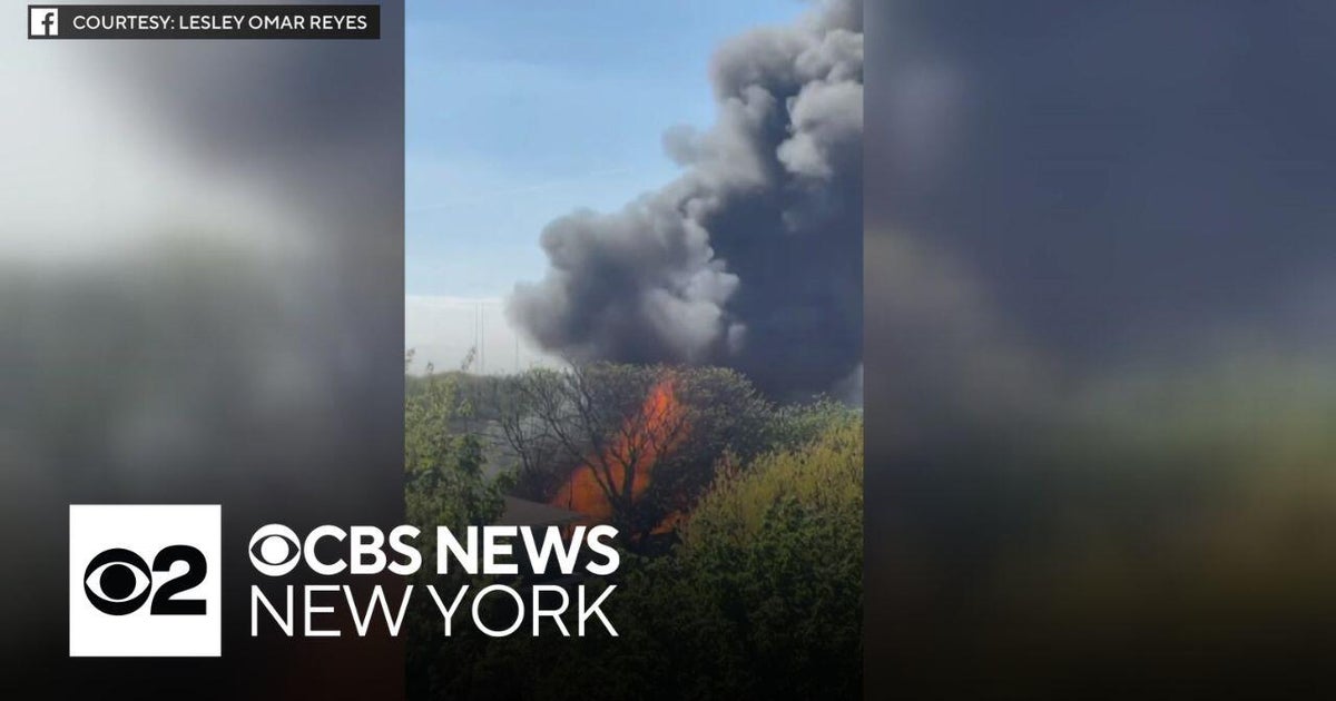 Crews battle large fire in Union City, N.J. - CBS New York