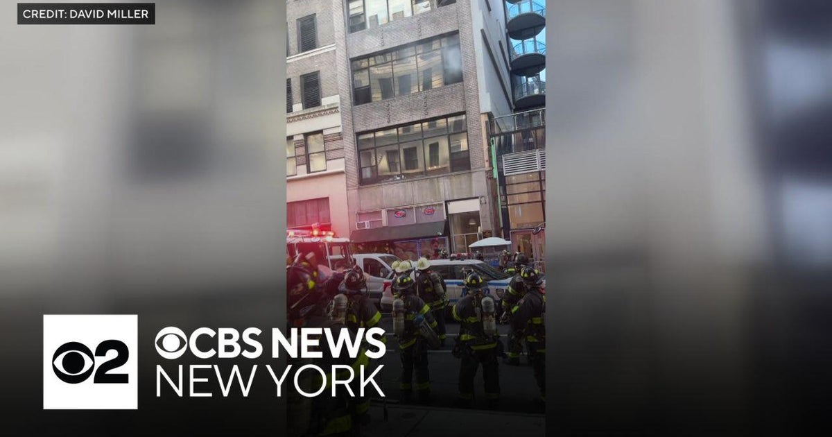 Woman charged with arson in Lower Manhattan apartment fire - CBS New York