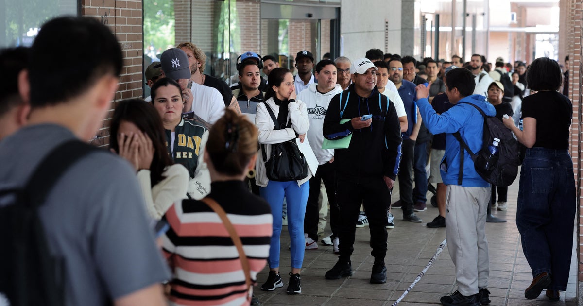Spain's undocumented migrant amnesty draws big lines, and a big backlash
