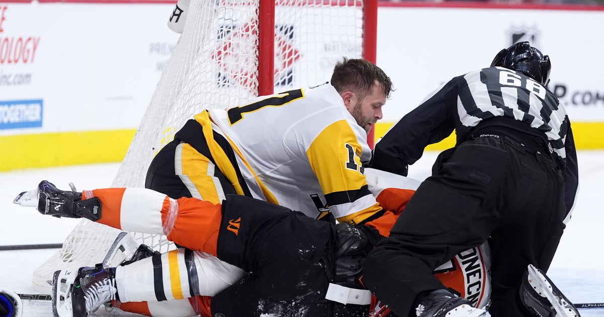 Flyers, Penguins squeeze 11 players inside penalty box after Game 3 melee