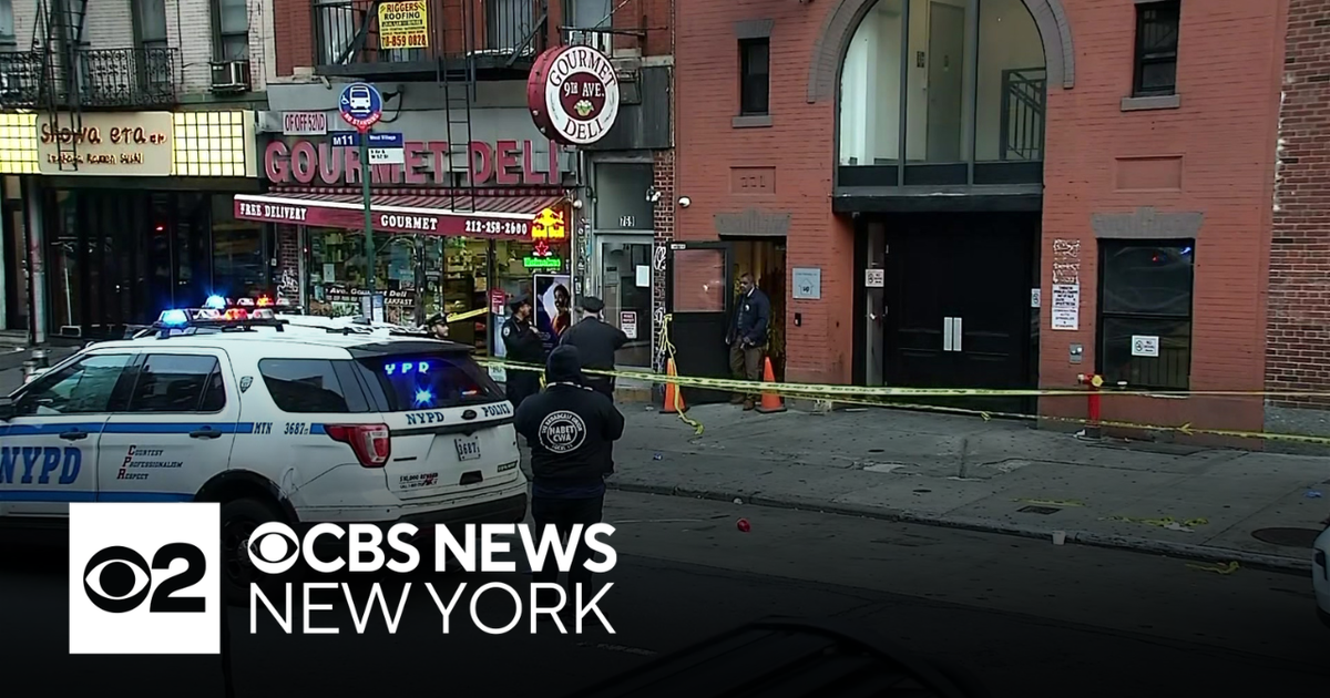 1 dead, 1 injured after Hell's Kitchen stabbing - CBS New York