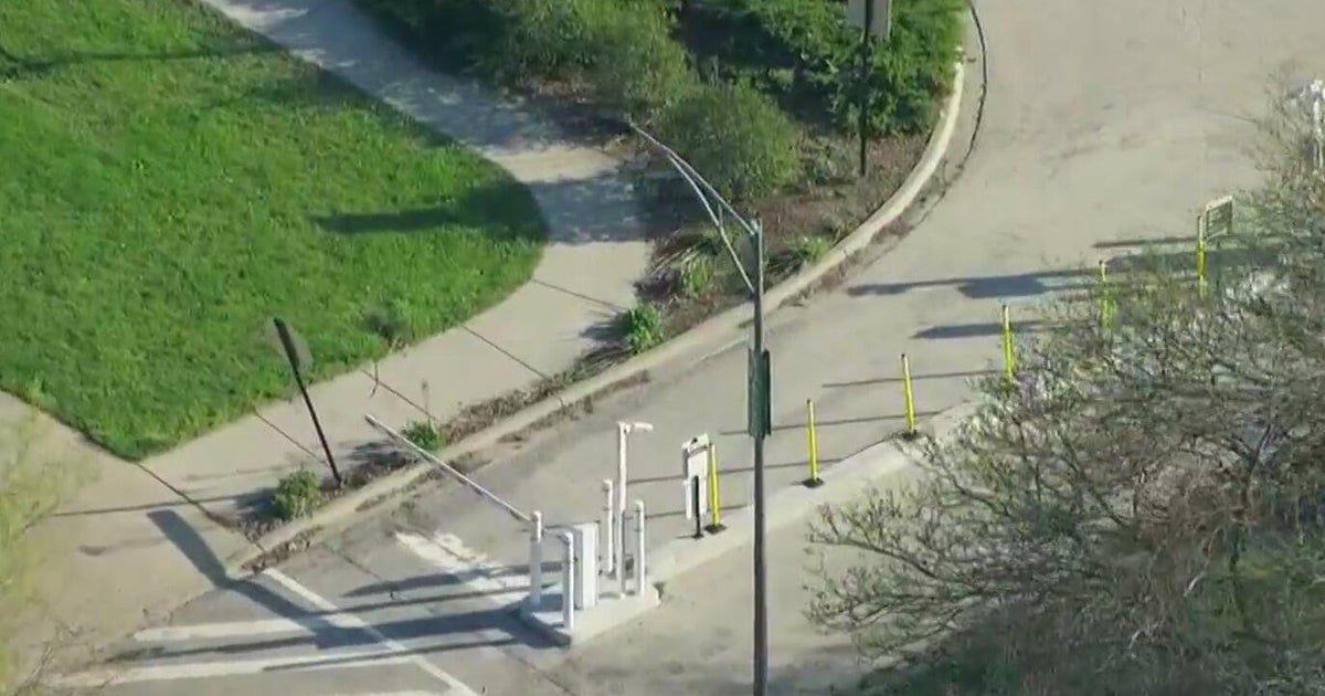 Chicago Park District installs new payment parking gates at 8 lakefront beach lots