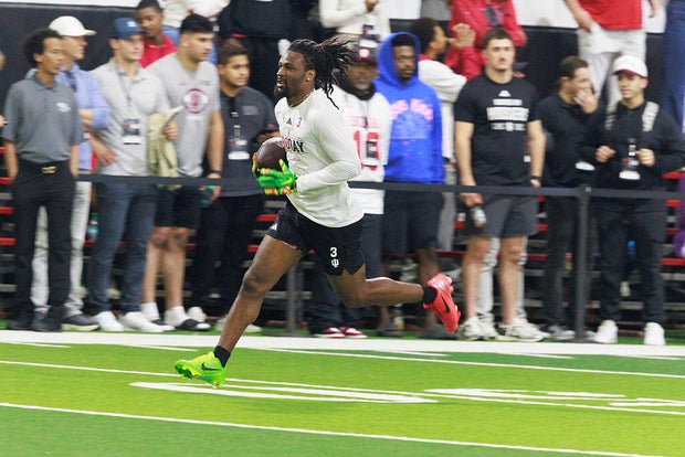 Indiana Hoosiers wide receiver Omar Cooper Jr. (3) catches a 