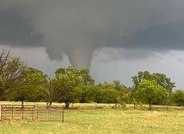 enid-oklahoma-tornado-042326.jpg 