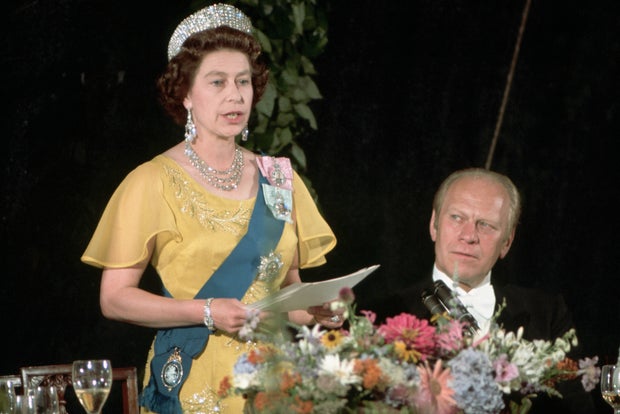 Rainha Elizabeth falando 