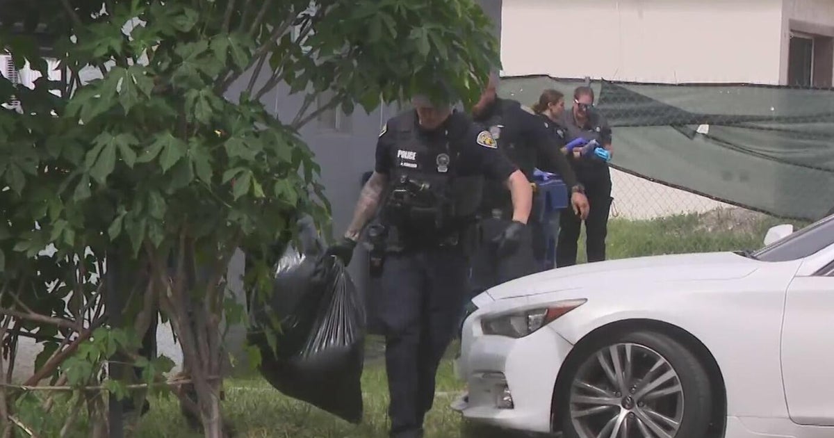 Fort Lauderdale dog fight turns deadly after owner shoots attacking animals, police say