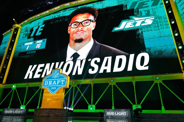 A screen shows Kenyon Sadiq of Oregon after being selected 16th overall by the New York Jets during Round One of the 2026 NFL Draft at Acrisure Stadium on April 23, 2026 in Pittsburgh, Pennsylvania. 