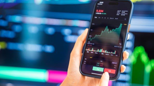 Analyzing Stock Market Trends on Mobile Trading App 