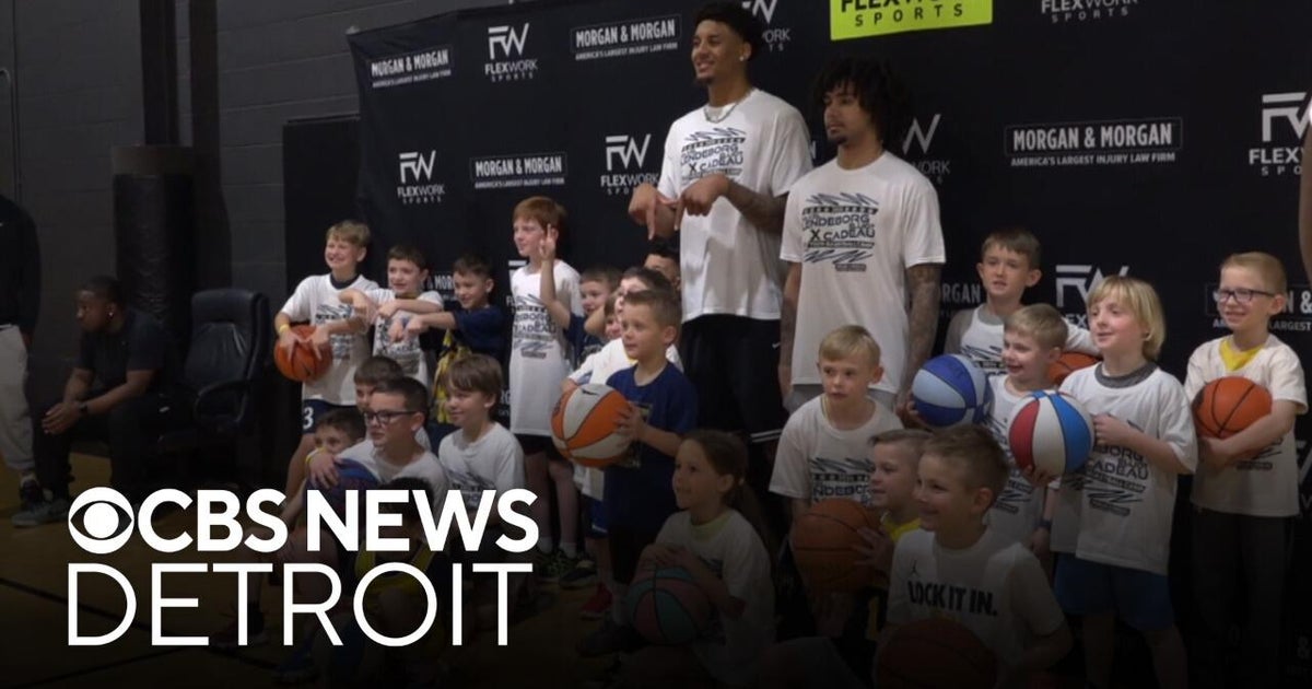 Michigan's Lendeborg, Cadeau mentor kids and teens at basketball camp