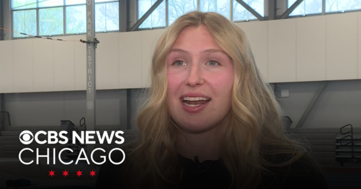DePaul Blue Demons first-ever female pole vaulter Katelyn Welsh is raising the bar - CBS Chicago