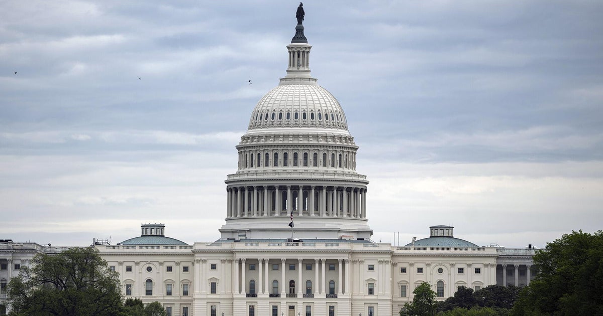 Democrats hold 10-point midterm advantage, poll finds