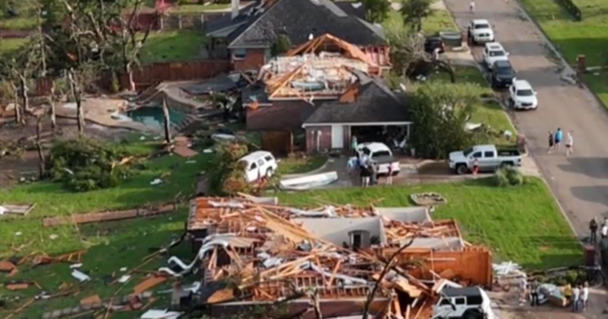 Tornado slams parts of Texas