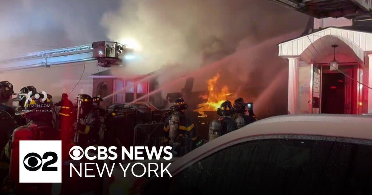 Video shows Queens house explosion as NYPD officers try to enter - CBS ...
