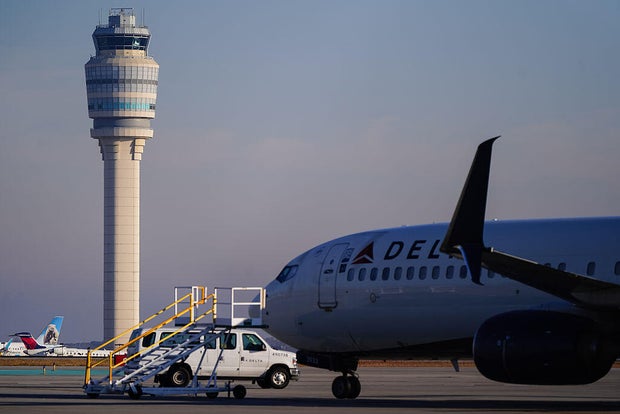 US Airlines Cut Flights, More To Come As Shutdown Drags On