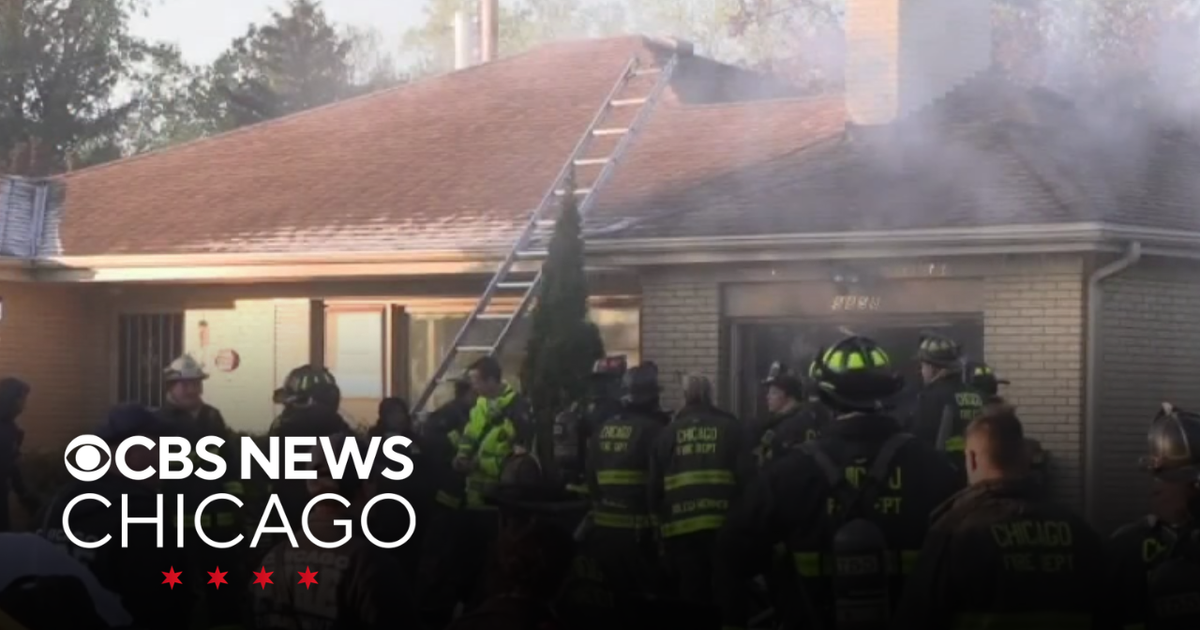 Man, dog dead after house fire on Chicago's Northwest Side - CBS Chicago