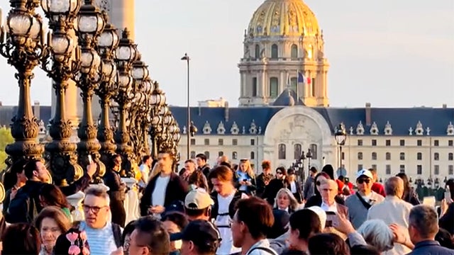 crowds-in-paris-1280.jpg 