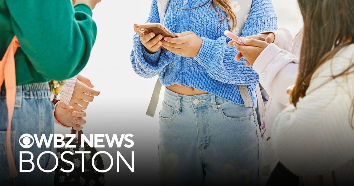Would cellphone or social media ban work? Boston Children's Hospital doctor weighs in.