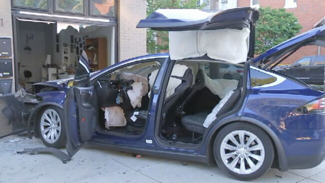 Police looking for Tesla driver involved in two hit-and-run crashes 