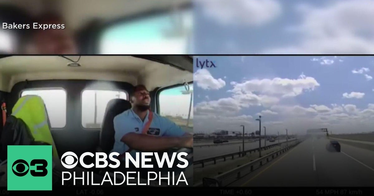 Plane landing at Newark Liberty International Airport hits bakery truck on New Jersey Turnpike