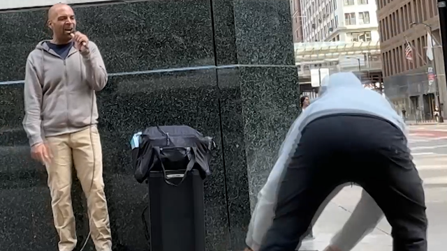 street-singer.png 