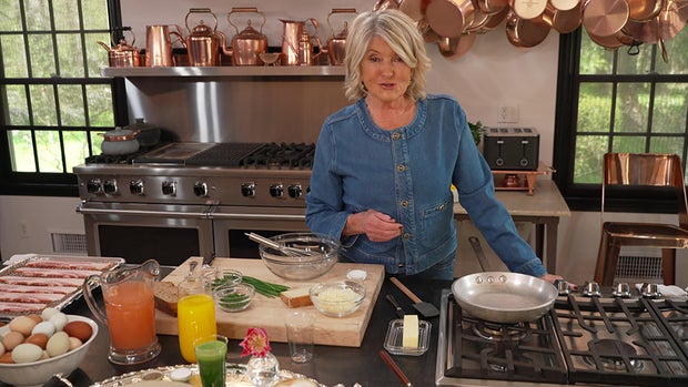 martha-stewart-cooks-breakfast-1920.jpg
