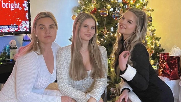 polish-mom-with-daughters.jpg 