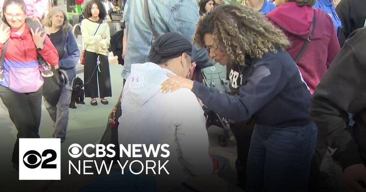 Inwood community gathers at vigil for victims of deadly fire - CBS New York