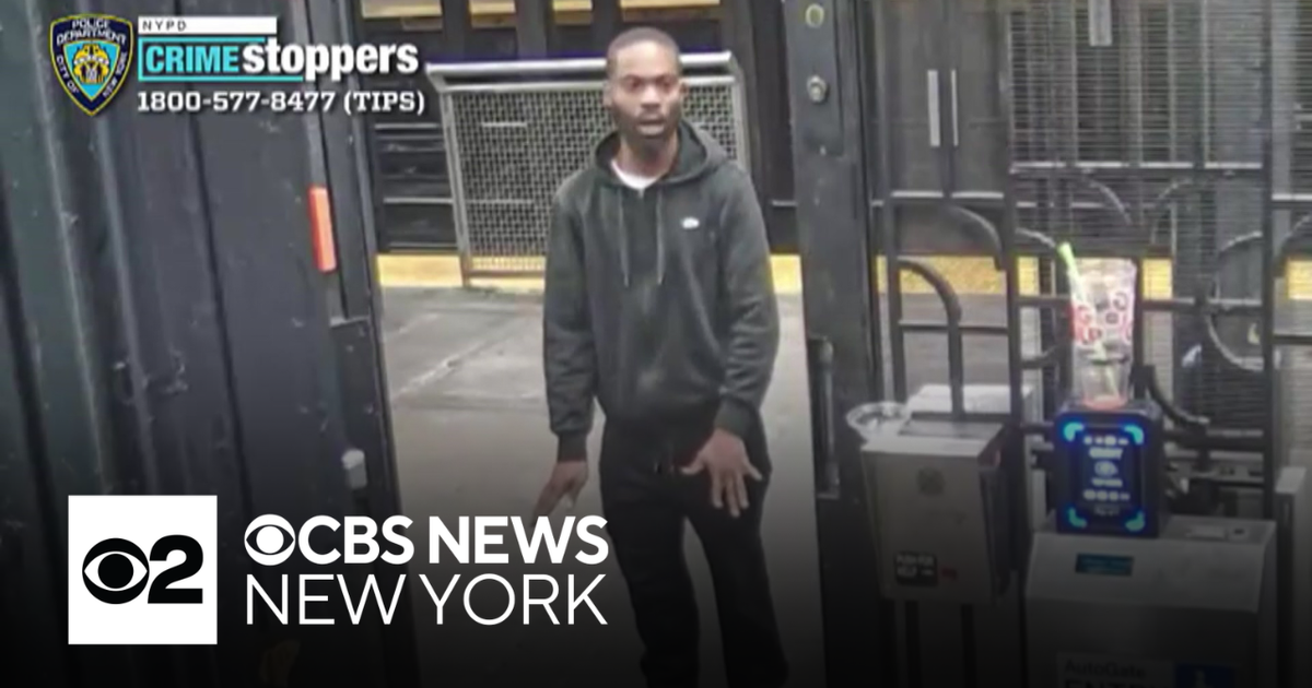 Man accused of throwing person onto subway tracks in the Bronx - CBS ...