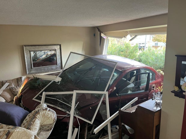 delivery-driver-into-home-3-dougco-so-on-fb.jpg 