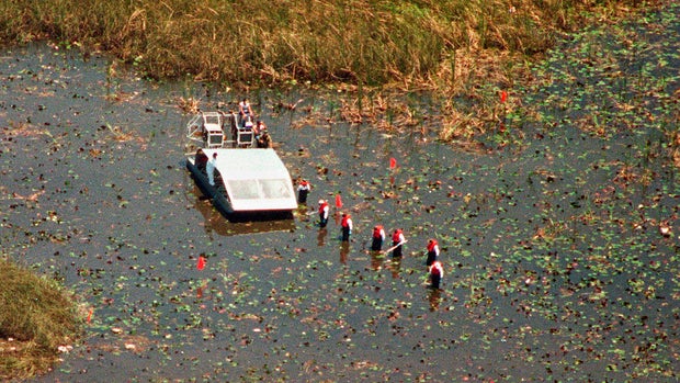 Tim Chapman/Miami Heraldstaff A Recovery Crew Forms A Line As They Begin The Job Of Sifting 