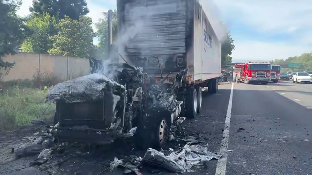 semi-truck-fire-i5-south-sac.png 