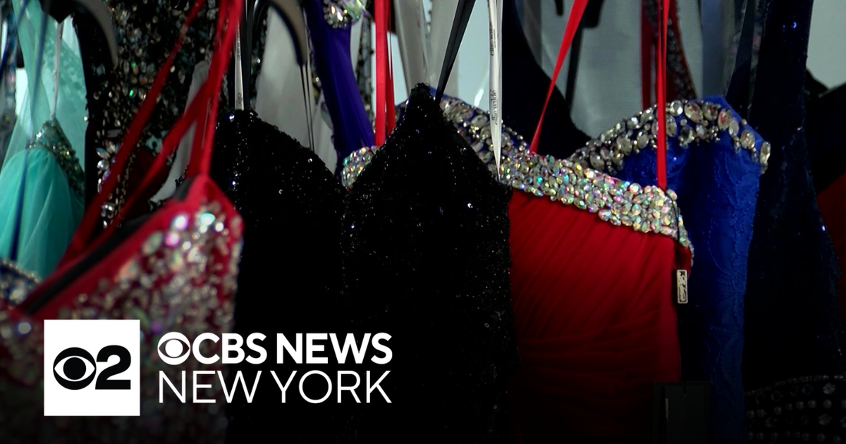 Experts warn teens, families of fake prom dress websites - CBS New York