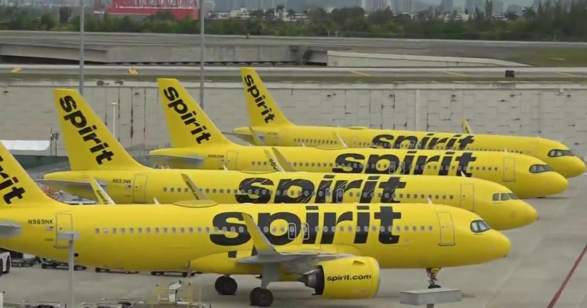 Spirit Airlines faces class action lawsuit after abrupt shutdown