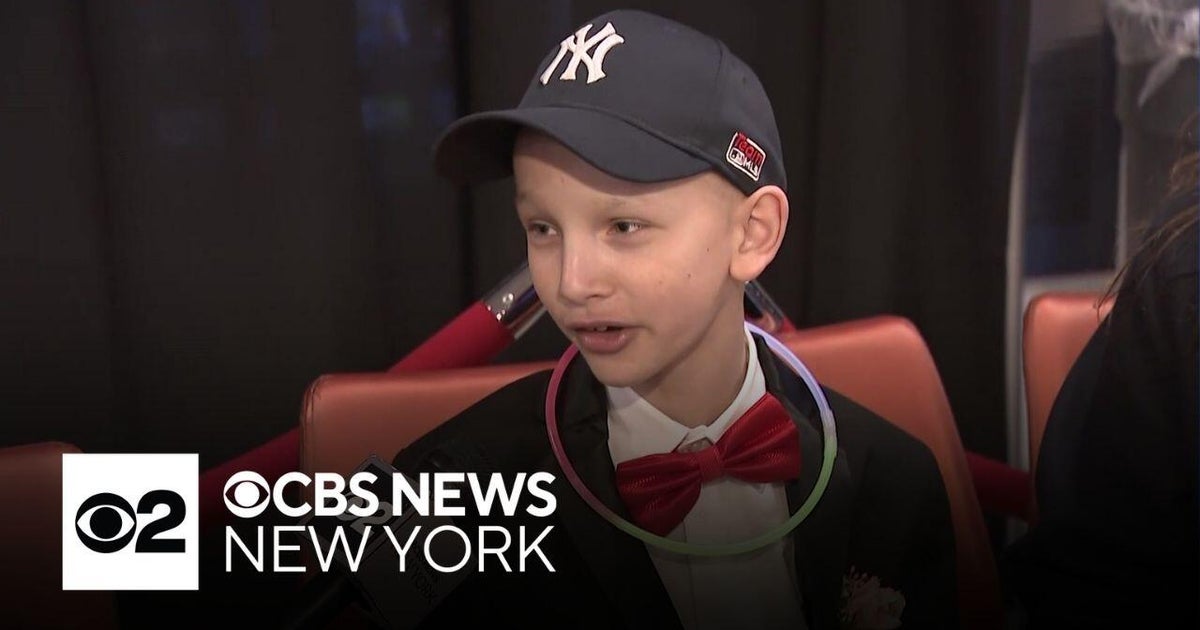 Special prom gives kids with cancer a chance to celebrate - CBS New York
