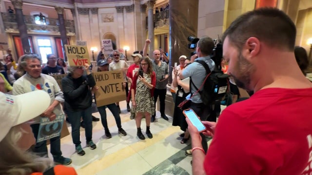10p-pkg-gun-bill-protest-wccoagf8.jpg 