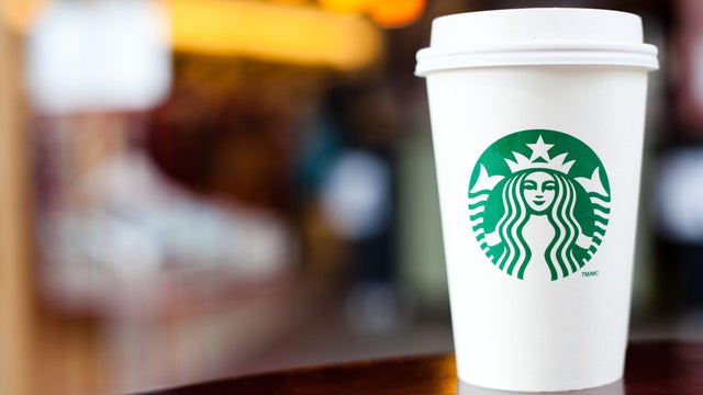 Grande Starbucks to go cup on table 