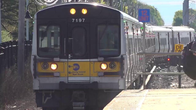 lirr-train.jpg 