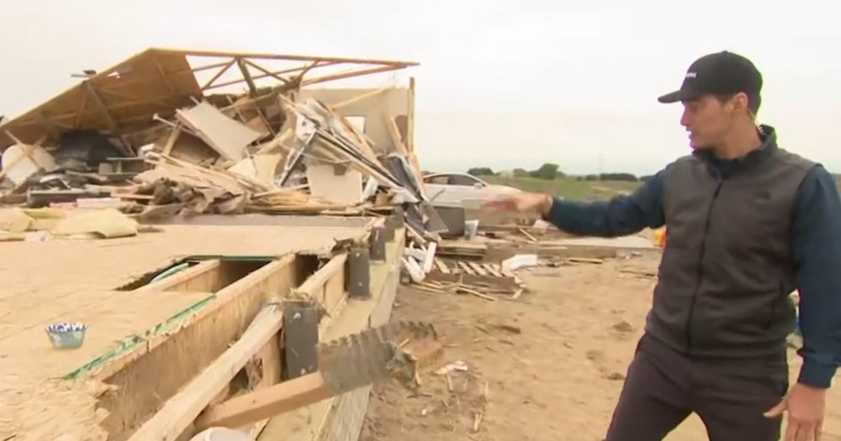 Violent tornadoes rip through central U.S.