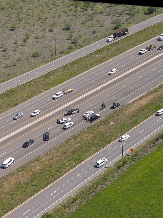 dpd-suspect-caught-in-texas-2-aerial-of-traffic-stop-from-fbi-san-antonio-tweet.jpg