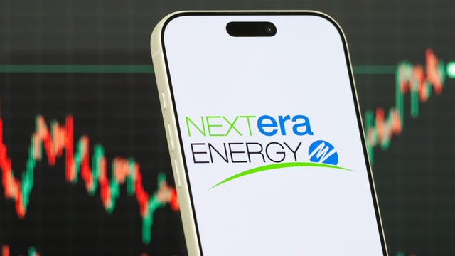 NextEra Energy Logo Shown On Smartphone With Latest Stock Market Chart 