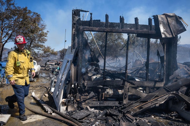 The Wind-Driven Sandy Fire Burns Over 800 Acres In Ventura County 