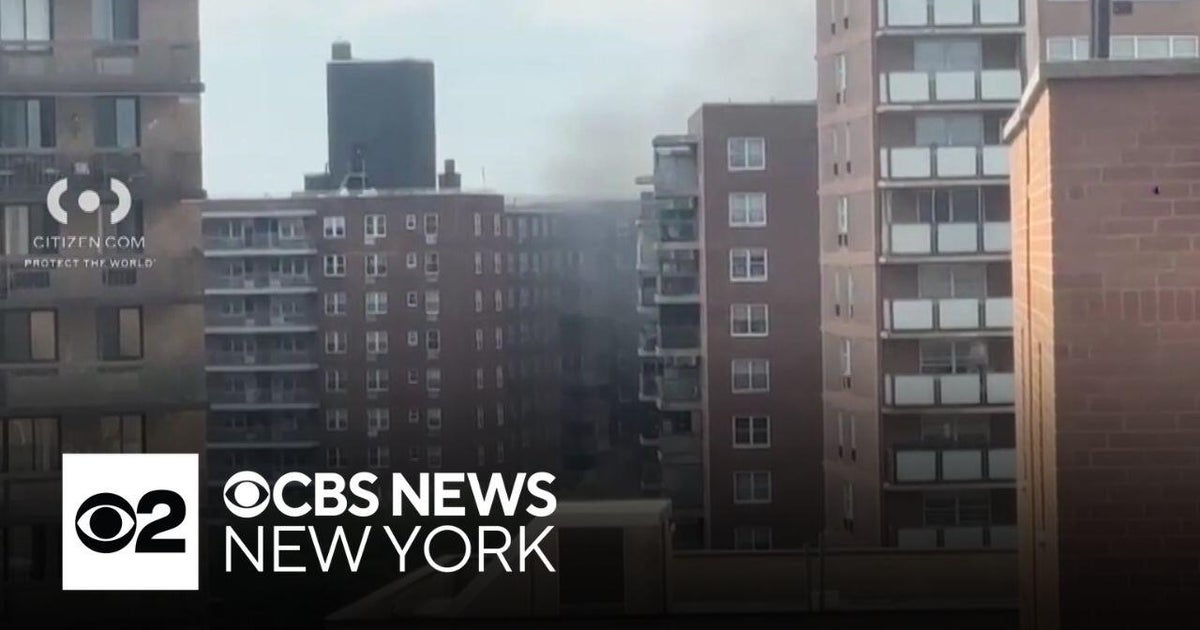 3 officers hurt in Queens fire - CBS New York