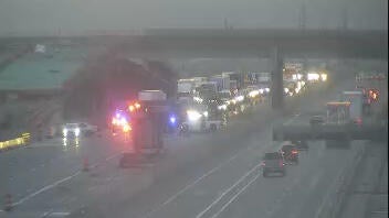 sb-i-25-closed-castle-rock.jpg 