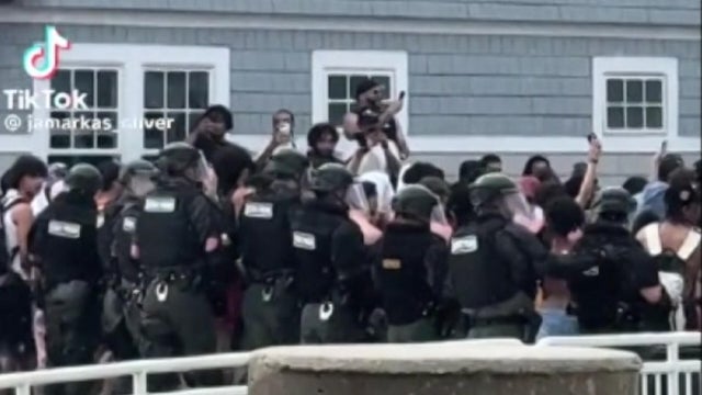 5p-pkg-hampton-beach-charges-bos00bxc-hi-res-still-00-00-1405-1.jpg 