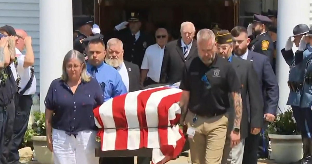 1,500 strangers show up to bury World War II veteran